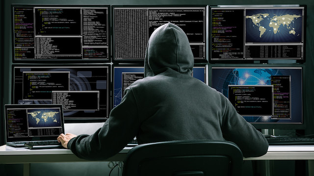 Kimliği belirsiz hackerlar virüslü bir yazılım sayesinde merkezdeki bilgisayarlara  erişim sağladı. 