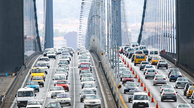 Türkiye’de yılın 11 ayında köprü ve otoyollardan geçen 420 milyon 82 bin 901 araçtan 1 milyar 593 milyon 878 bin 612 lira gelir elde edildi. 