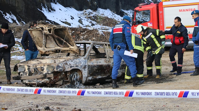 Manisa'da yanan aracın içinden emekli öğretmenin cesedi çıktı