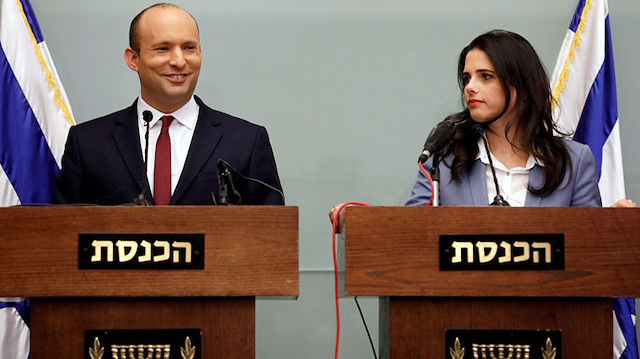Eğitim Bakanı Naftali Bennett ve Adalet Bakanı Ayelet Şaked, "yeni sağ" adlı yeni bir siyasi oluşum kurduklarını açıkladı.