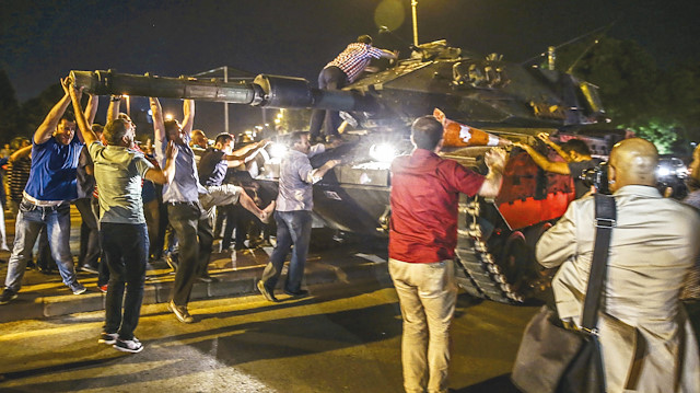 15 Temmuz akşamı darbe ve işgal girişiminde bulunan teröristler, karşılarında milleti bulmuşlardı.