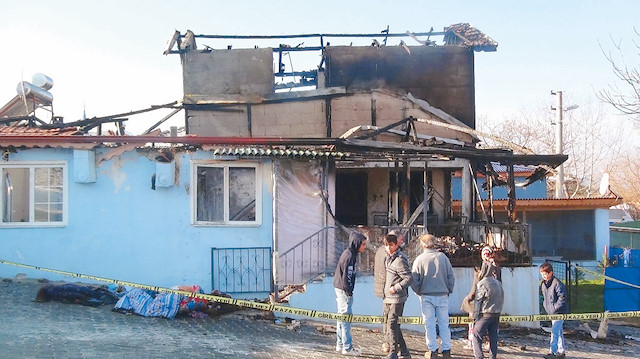 Evde çıkan yangında 7 kişi hayatını kaybetti.