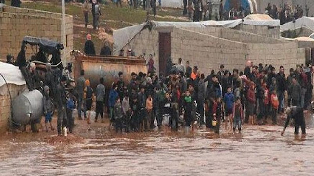 مساعدات تركية لعائلات سورية متضررة من السيول