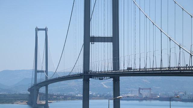  Osmangazi Köprüsü’nde geçen yıl 71,75 TL olan otomobil geçiş ücreti 103,05 TL’ye çıktı.