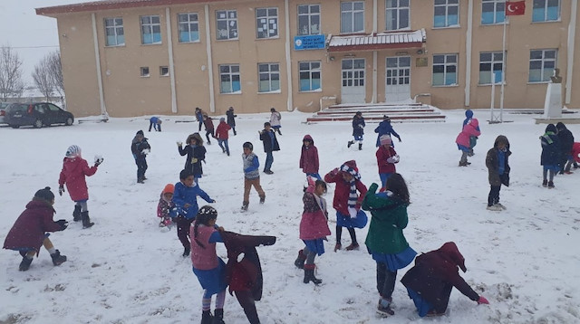 Çanakkale'de beklenen kar yağışı öncesi yarın okullar tatil edildi. (Arşiv)