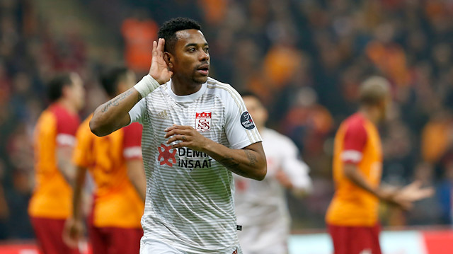 Robinho, Süper Lig'in ilk yarısının son maçında Galatasaray'a 2 gol atmıştı. 