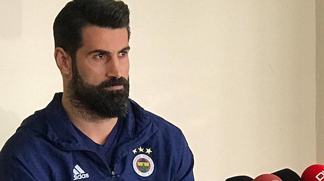 Volkan Demirel, Çaykur Rizespor'a 3-0 kaybedilen maç sonrası dönemin teknik direktörü Cocu tarafından kadro dışı bırakılmıştı.