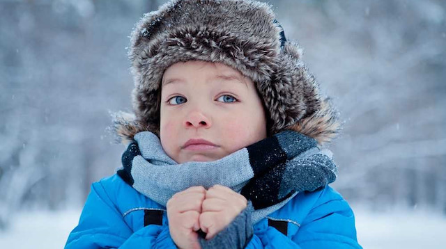 Çocuğunuzun soğuğa tahammülü yoksa, sık sık üşüyorsa nedeni 'hipotiroidi' olabilir.