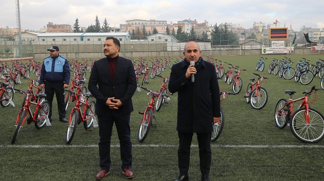 Kilis Belediye Başkanı Hasan Kara 'bisiklet dağıtım' törenine katıldı