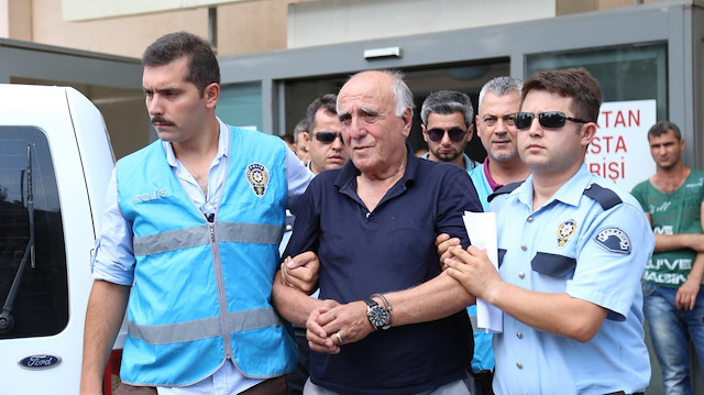 Hakan Şükür'ün babası Selmet Şükür FETÖ operasyonunda polisler tarafından gözaltına alınmıştı.