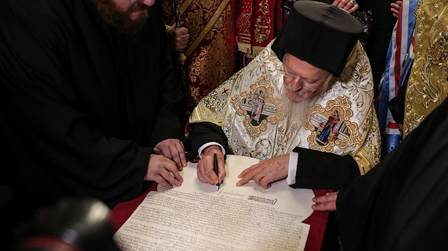 Fener Rum Patrikhanesi, 11 Ekim'de Ukrayna Ortodoks Kilisesi'nin Moskova'daki Rus Ortodoks Kilisesi'nden ayrılma yolundaki talebinin kabulüne karar vermişti.