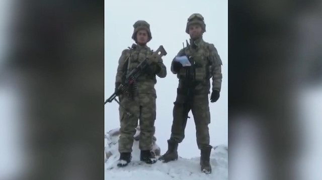 Mehmetçikten minik öğrencilerin mektuplarına videolu cevap