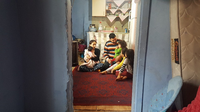 Minik Hazal ve ailesi bu küçük evde zor şartlarda yaşam mücadelesi veriyor.