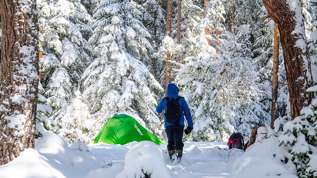 Kamp tutkunları için karlı hava engel değil.