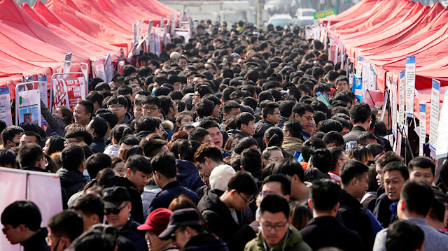 File photo: Job seekers crowd a job fair at Liberation Square in Shijiazhuang, Hebei province, China.