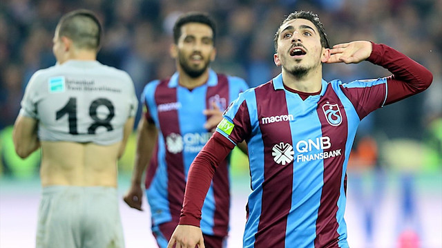 19 yaşındaki Abdülkadir Ömür bu sezon bordo-mavili formayla çıktığı 17 maçta 2 gol atarken 4 de asist kaydetti.