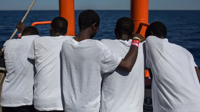 Akdeniz'deki 49 düzensiz göçmenin çaresiz bekleyişi sürüyor
