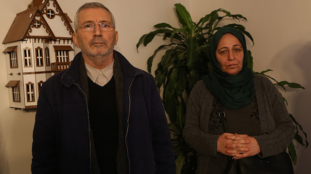 Anne Nejla ve baba Cemil Akın, oğullarından gelecek bir haberi dört gözle bekliyor.