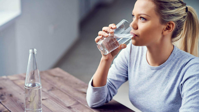 Kışında böbrek sağlığınız için günde en az 1.5-2 litre su tüketin.