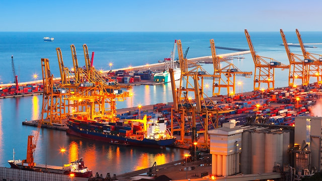 ABD Başkanı Trump 2015'te imzalanan nükleer anlaşmadan çekilerek, kaldırılan tüm yaptırımları yeniden yürürlüğe sokmuştu. Yaptırımların ilk dilimi 7 Ağustos'ta, ikincisi ise 5 Kasım'da devreye girdi.