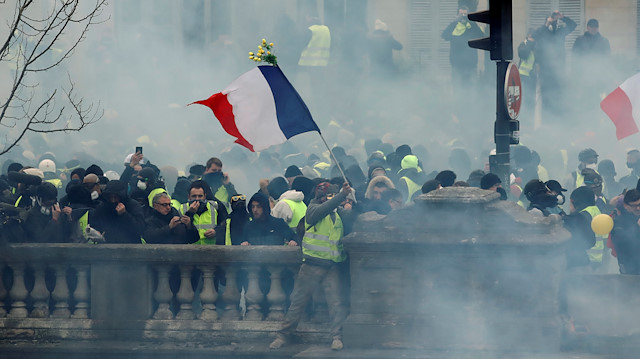 Fransa'nın başkenti Paris'te gösteriler gerçekleştiriliyor. 