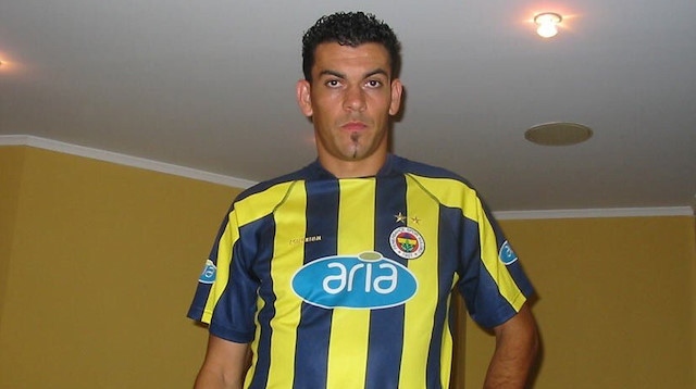 2003 yılında Denizlispor'dan Fenerbahçe'ye transfer olan Servet Çetin, 4 sezon sarı-lacivertli formayı giydi.