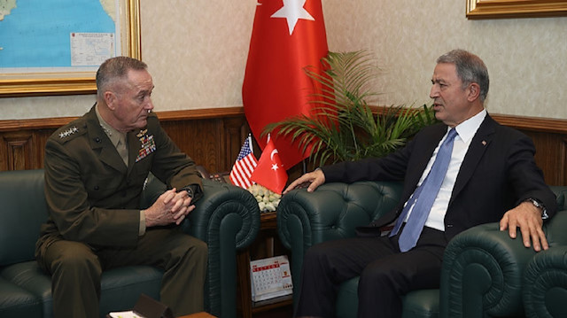 وزير الدفاع التركي خلوصي أكار، مع رئيس الأركان الأمريكية المشتركة جوزيف دانفورد