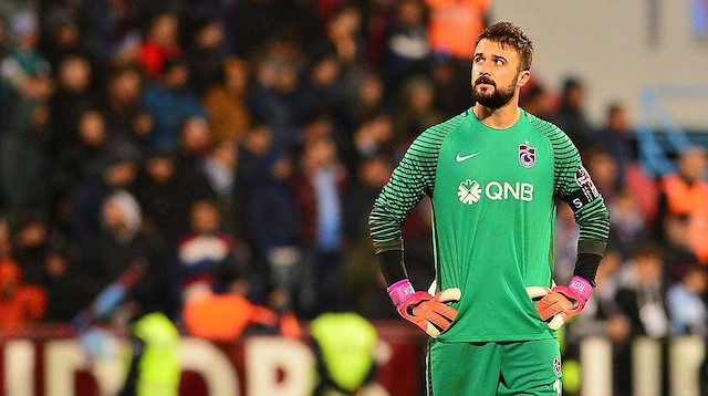 Onur Kıvrak 12 ayrı sezonda Trabzonspor forması giyerek adını efsane futbolcuların arasında yazdırdı.