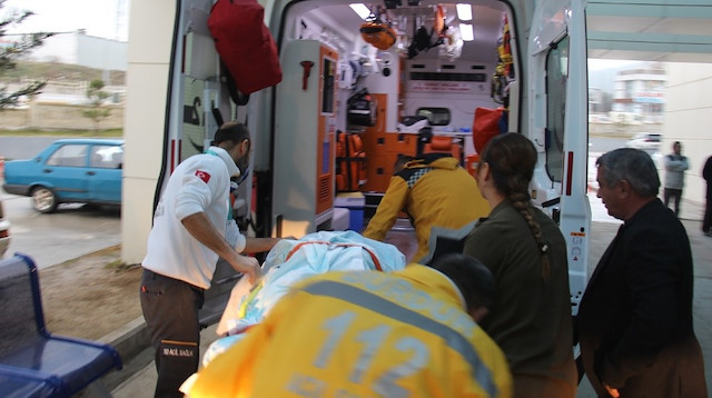 İşçiler, ambulanslarla Bucak Devlet Hastanesi'ne götürüldü. 