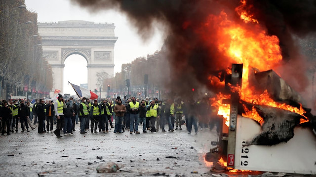Sarı yelekliler adı verilen vandal gruplar, aylardır Fransa sokaklarını savaş alanına çevirdi