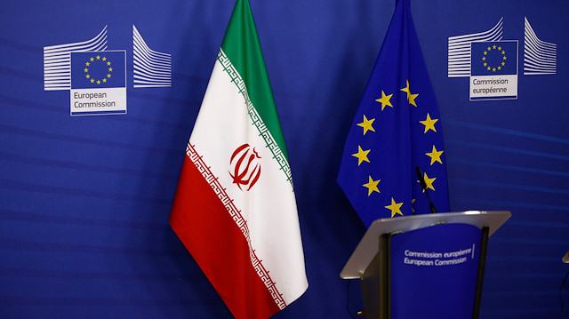 İran ve AB bayrakları