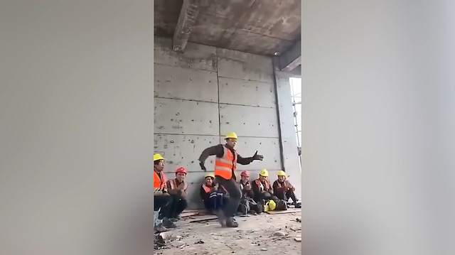 İnşaat işçisinden dans şov