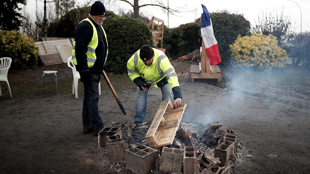 Fransa'nın Bourges kentinde yarın 'Sarı Yelekliler'in düzenleyeceği gösteri yasaklandı. 