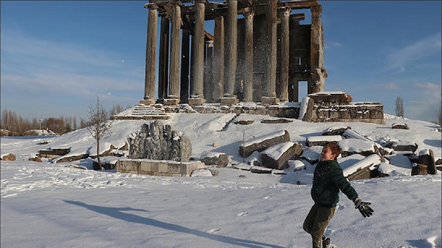 ​

الثلوج تغطي معبد زيوس في كوتاهية التركية