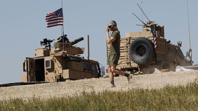 ABD birlikleri, Suriye'de terörist YPG'liler birlikte görüntülenmişti. 