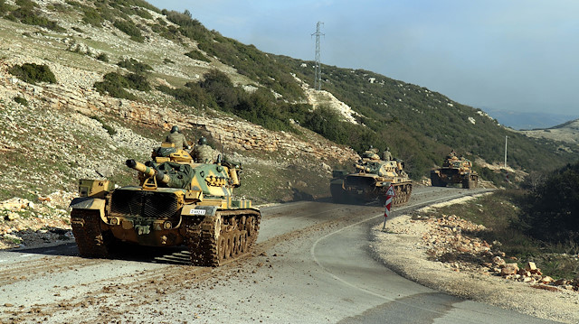 الجيش التركي يرسل تعزيزات إلى حدود "إدلب"
