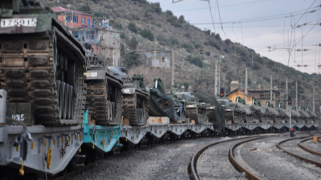 Askeri personellerin refakat ettiği konvoy, Suriye sınırındaki bölgelere sevk edildi. 