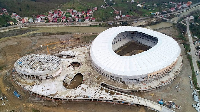 Yapımı devam eden Çotanak Spor Kompleksi'nin havadan görüntüsü.
