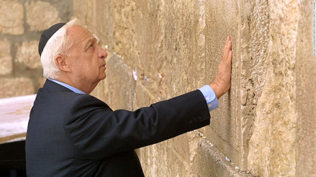 1928'de Filistin'de doğan Ariel Şaron, Yahudilerin Filistin'e yerleşim planını en fazla uygulayan lider oldu.