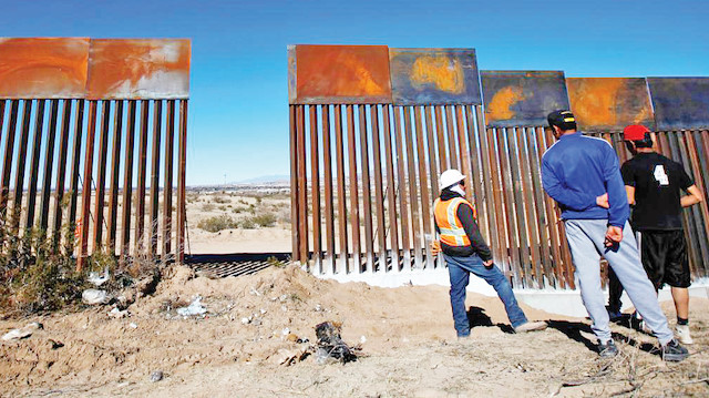 ABD hükümeti, Kongre’deki Demokratların Meksika sınırında duvar örülmesini de öngören ‘sınır güvenliği’ bütçesini reddettiği için 22 Aralık’tan bu yana kısmen kapalı.