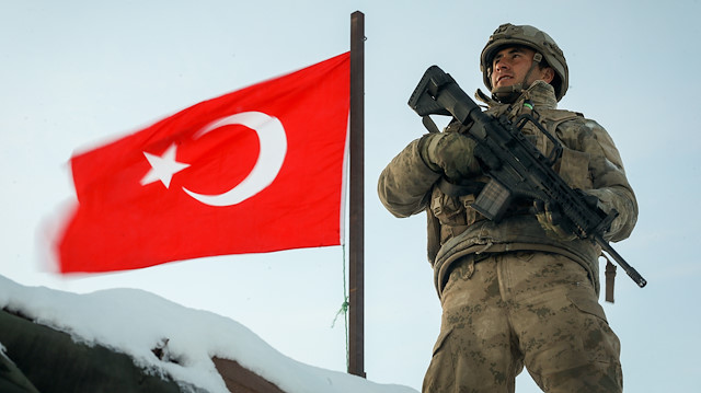 Mehmetçik, zorlu kış şartlarına rağmen terörle mücadelesine aralıksız devam ediyor.