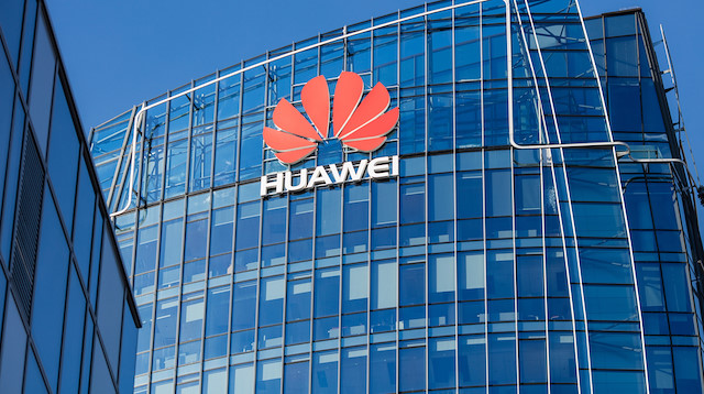 Polonya güvenlik birimlerinin, Huawei'nin ve yerel iletişim sağlayıcı Orange Polska şirketinin Varşova'daki bürolarını aradığı, belgelere ve elektronik verilere el koyduğu ifade edildi.

