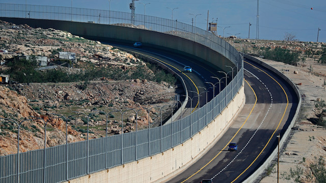 İsrail Batı Şeria'da "Utanç Yolu"nu açıyor