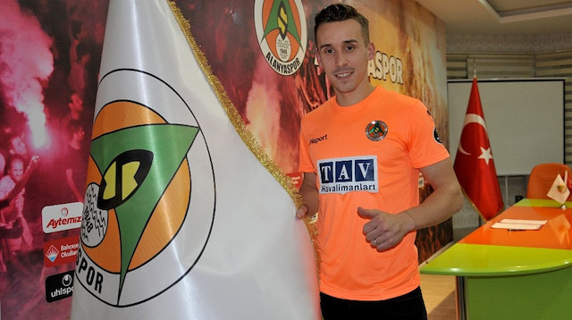  Aytemiz Alanyaspor, Çek forvet Josef Sural'i transfer etti.
