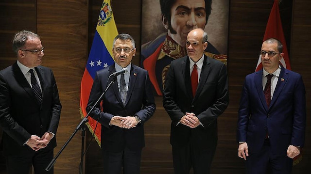 نائب الرئيس التركي يلتقي مسؤولين بفنزويلا