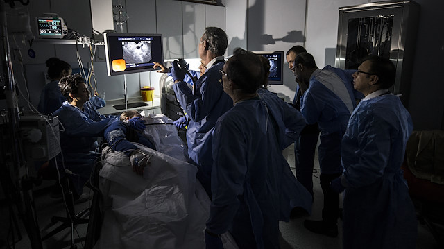 Endoskopik yöntemle yapılan pankreas operasyonlarını doktorlar canlı olarak izledi. 