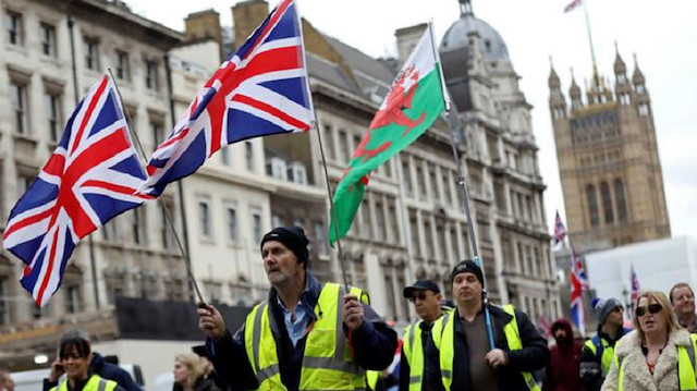  "السترات الصفراء" تصل بريطانيا وتتظاهر احتجاجًا على التقشف