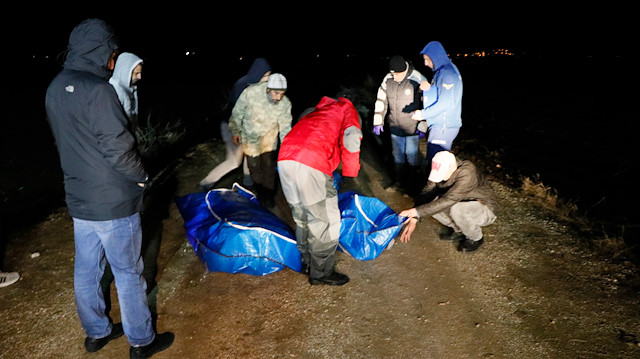 İzmir'de ördek avına çıkan avcıların kayığı battı: 2 ölü