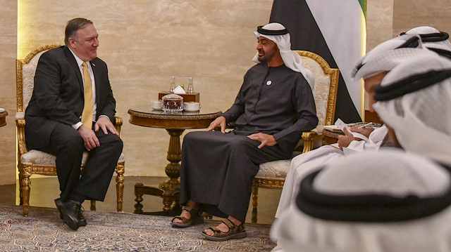 ABD Dışişleri Bakanı Mike Pompeo, Birleşik Arap Emirlikleri'ne (BAE) gerçekleştirdiği ziyaret kapsamında Abu Dabi Veliaht Prensi Muhammed bin Zayid Al Nahyan ile bir araya geldi.