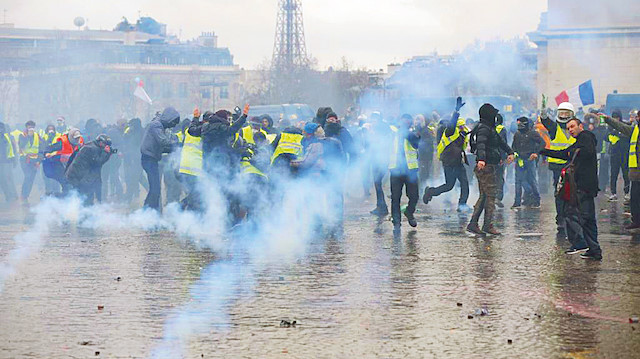 Macron yönetimi karşıtlığına dönüşen eylemler, 9'uncu haftasında da devam etti.